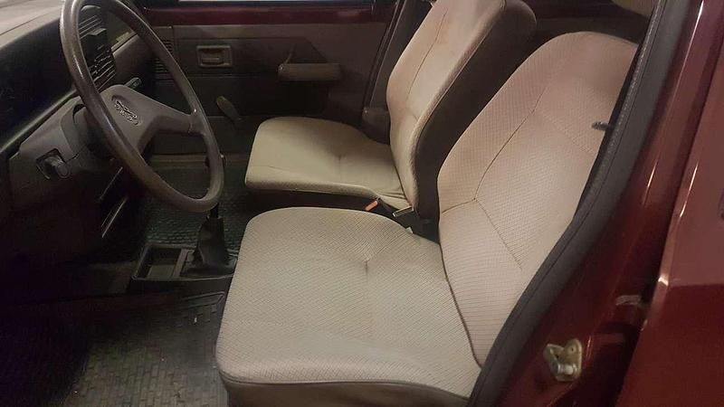 Usata Peugeot 309 54 CV (39 kW) 1986 Rosso Utilitaria