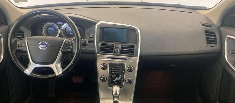 Usata Volvo XC60 Momentum 163 CV (119 kW) 2013 Argento metallizzato SUV