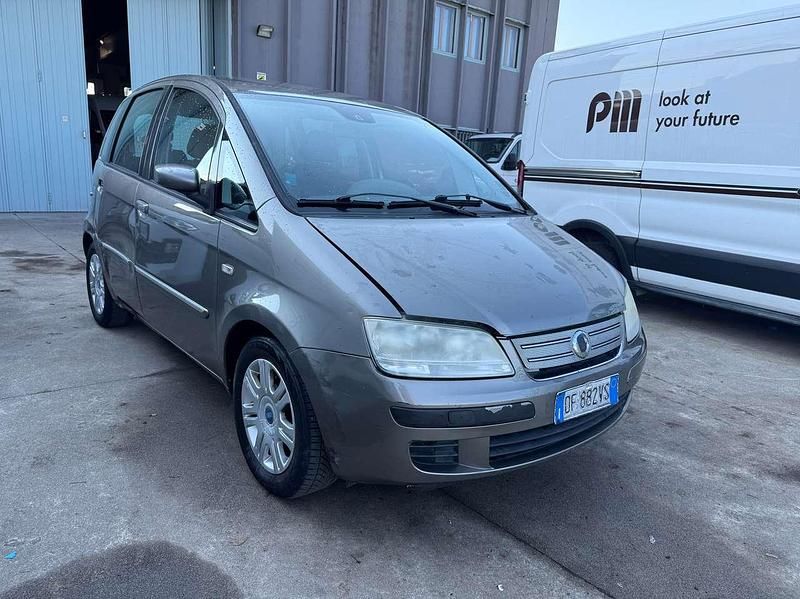 Usata Fiat Idea 77 CV (56 kW) 2006 Grigio Monovolume