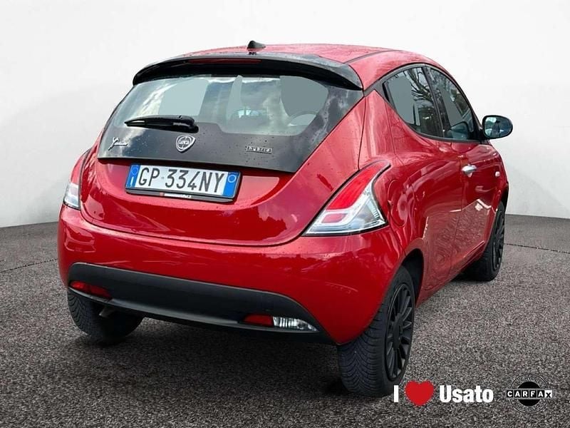 Usata Lancia Ypsilon Silver 69 CV (50 kW) 2023 Rosso Utilitaria