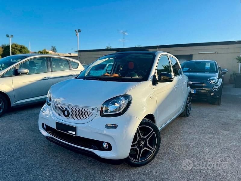 Bianco Usata 2015 Smart ForFour Utilitaria | 8499 € - Immagine 1/4