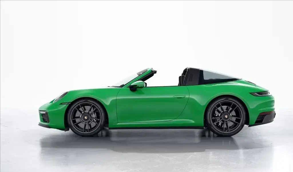 Usata Porsche 992 480 CV (353 kW) 2022 Verde metallizzato Cabrio
