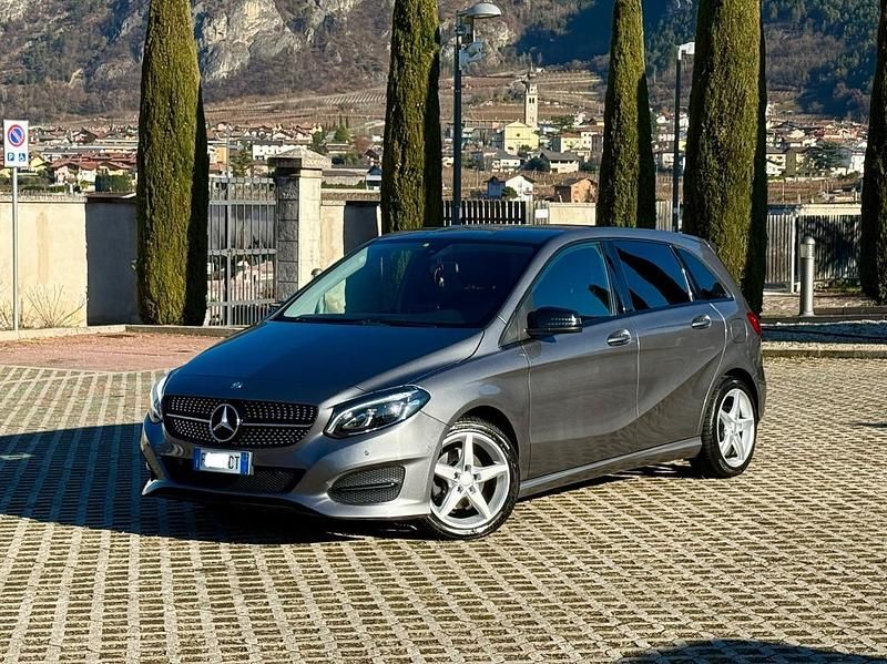 Usata Mercedes B200 Premium 136 CV (100 kW) 2016 Grigio Monovolume