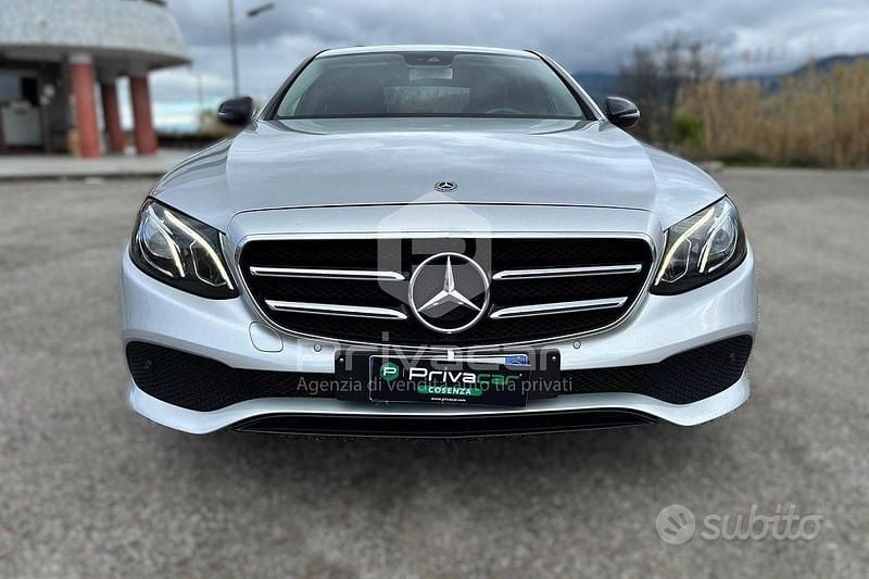 Usata Mercedes E220 Business 194 CV (142 kW) 2019 Grigio Berlina