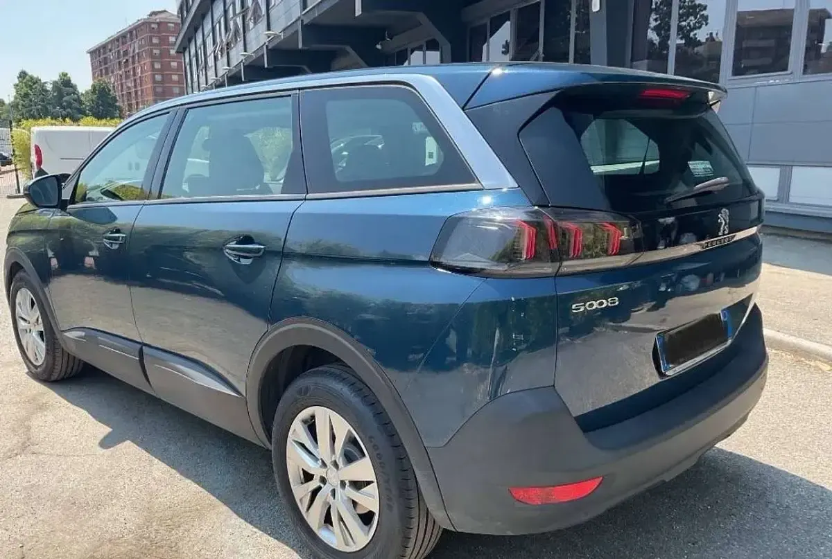 Usata Peugeot 5008 Allure 131 CV (96 kW) 2023 Blu/azzurro SUV