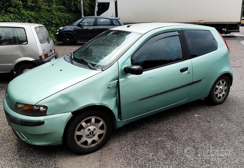 Usata Fiat Punto 60 CV (44 kW) 2001 Utilitaria