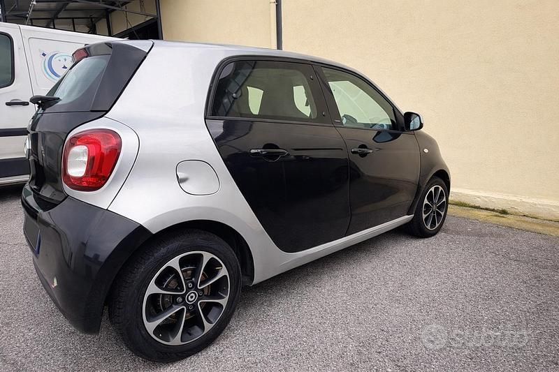 Usata Smart ForFour Passion 71 CV (52 kW) 2015 Nero Utilitaria