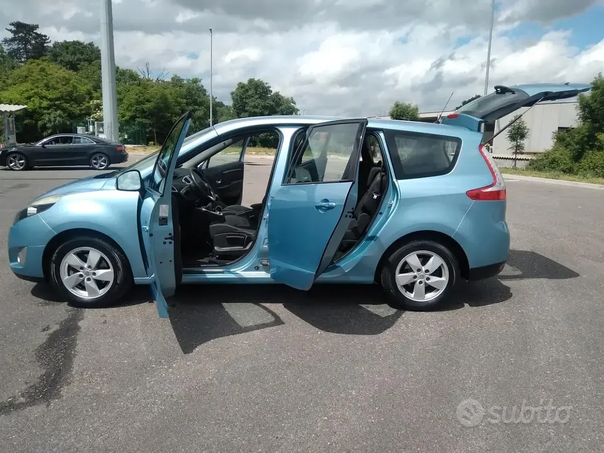 Usata Renault Grand Scénic II 110 CV (80 kW) 2009 Blu Monovolume