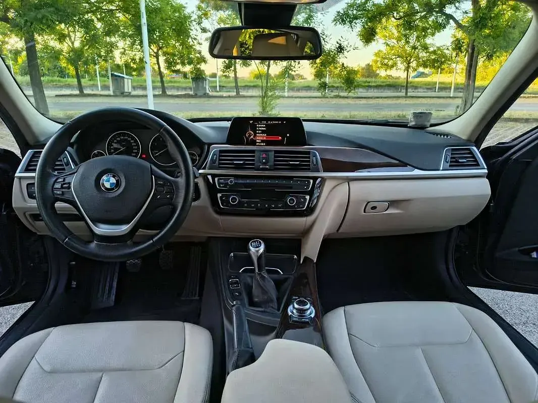 Usata BMW 318 Luxury Line 150 CV (110 kW) 2017 Blu/azzurro Station wagon