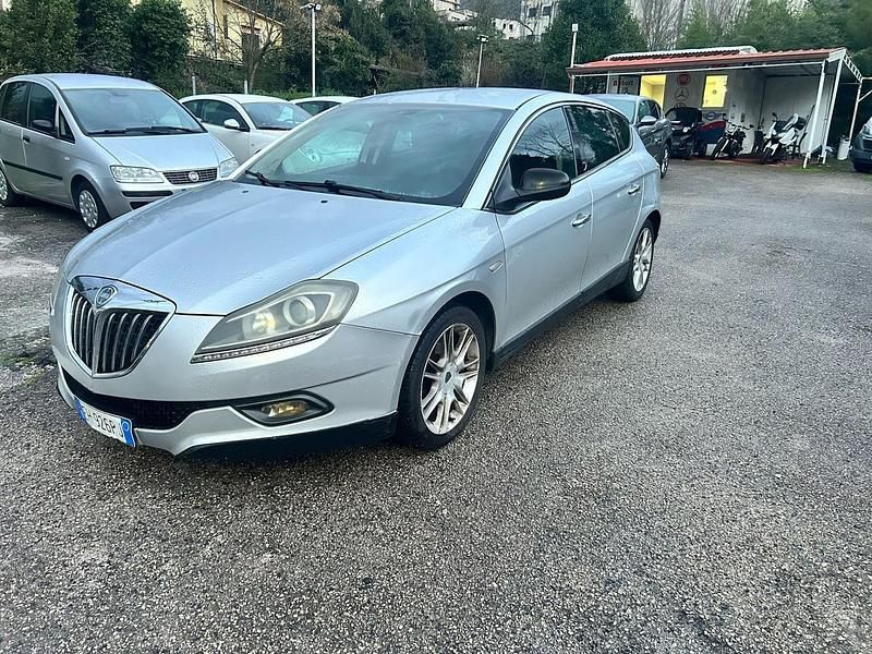 Begagnad Lancia Delta Gold 120 HK (88 kW) 2011 Grå Halvkombi
