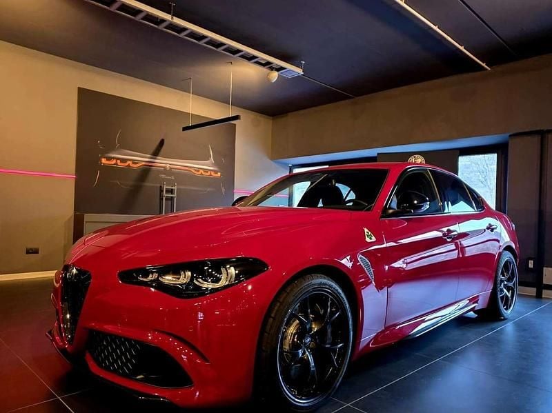 Nuova Alfa Romeo Giulia Quadrifoglio 519 CV (381 kW) 2026 Rosso alfa Berlina
