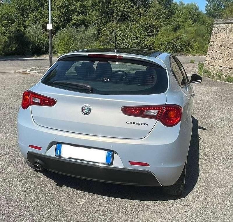 Usata 2016 Alfa Romeo Giulietta Super Tre volumi | 13.000 € (Molto cara) - Immagine 1/4