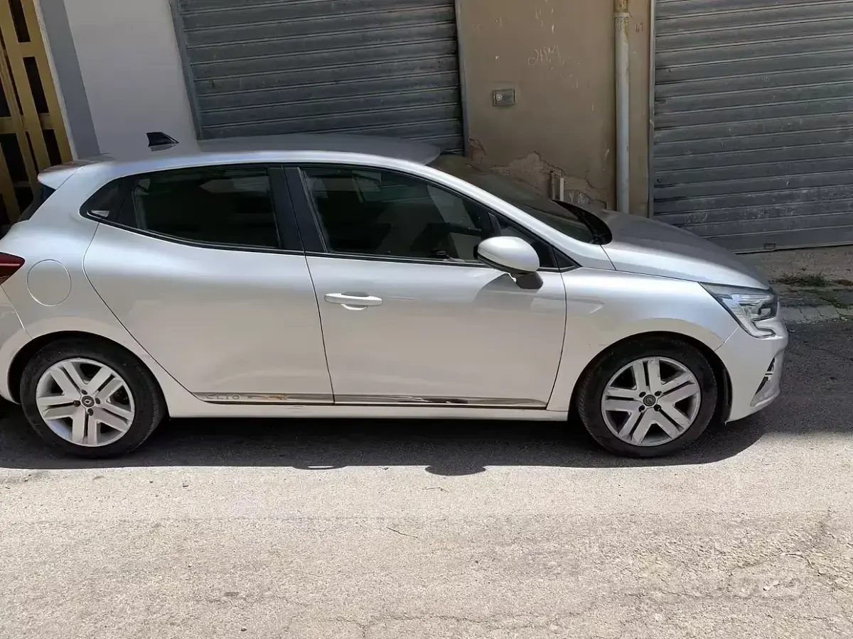 Usata Renault Clio V 101 CV (74 kW) 2019 Grigio Berlina