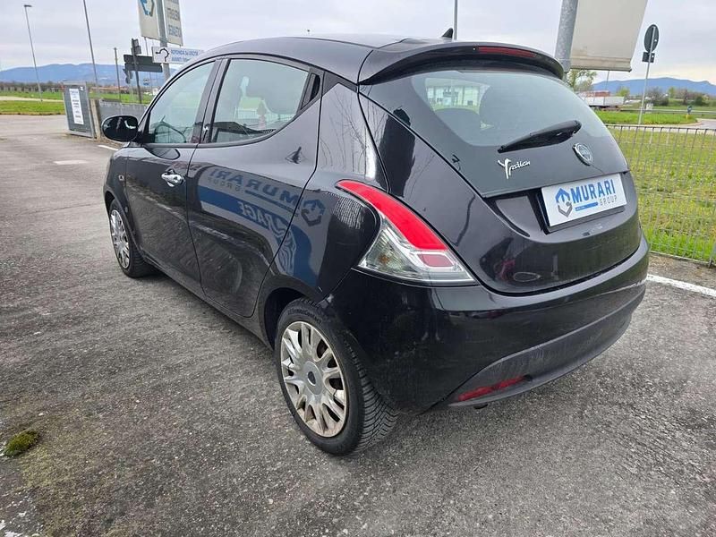Usata Lancia Ypsilon Gold 69 CV (50 kW) 2011 Nero vulcano Utilitaria