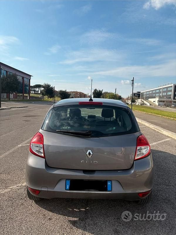 Usata Renault Clio II 2010 Grigio Utilitaria
