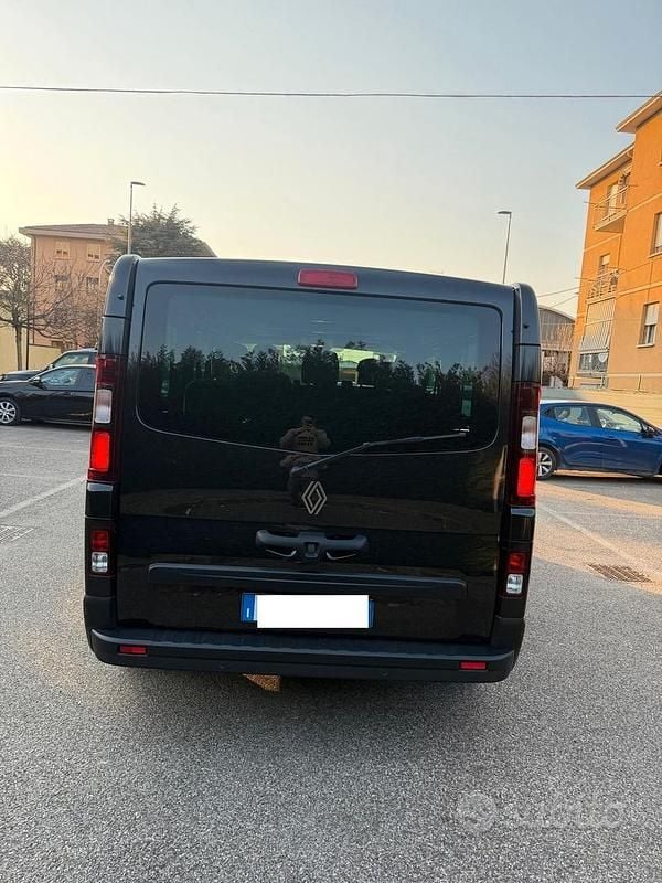 Usata Renault Trafic 150 CV (110 kW) 2024 Nero Monovolume