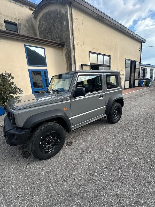 Usata Suzuki Jimny 102 CV (75 kW) 2021 Grigio SUV