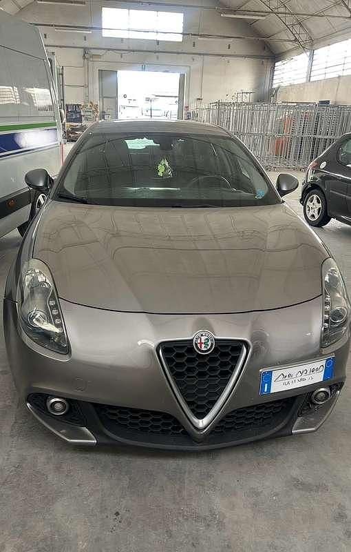 Usata Alfa Romeo Giulietta 120 CV (88 kW) 2018 Grigio Utilitaria