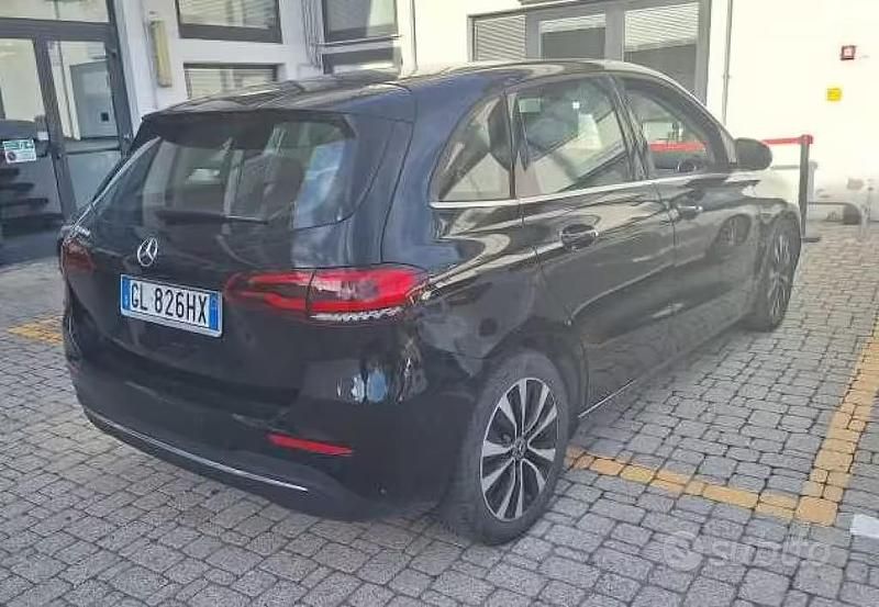 Usata Mercedes B180 116 CV (85 kW) 2022 Nero Monovolume