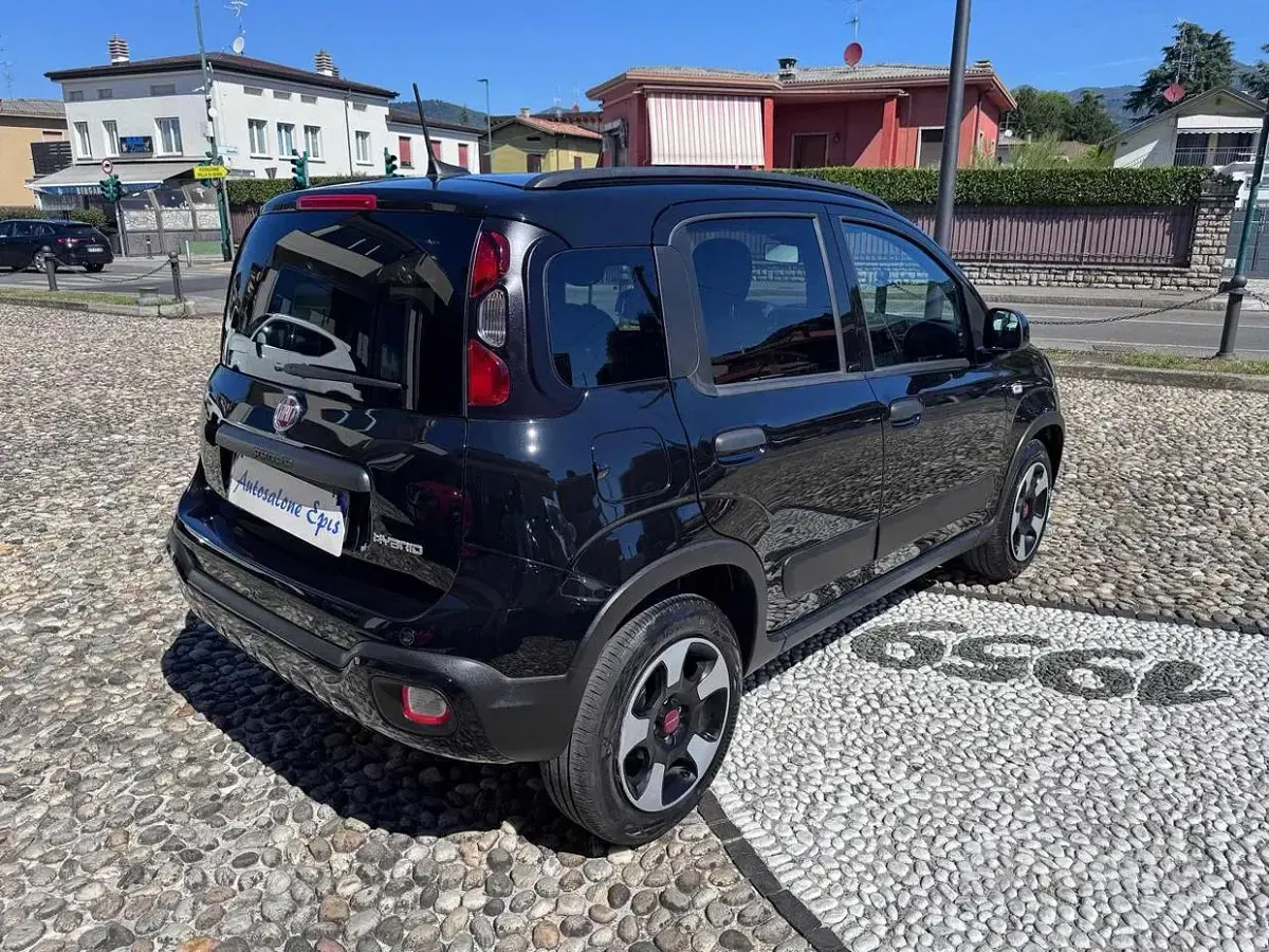 Usata Fiat Panda Cross Cross 69 CV (50 kW) 2024 Nero Utilitaria