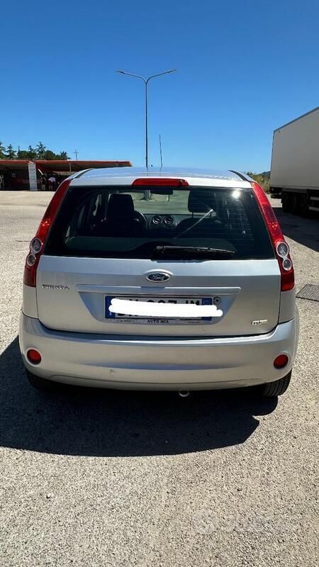 Usata Ford Fiesta 68 CV (50 kW) 2008 Grigio Utilitaria