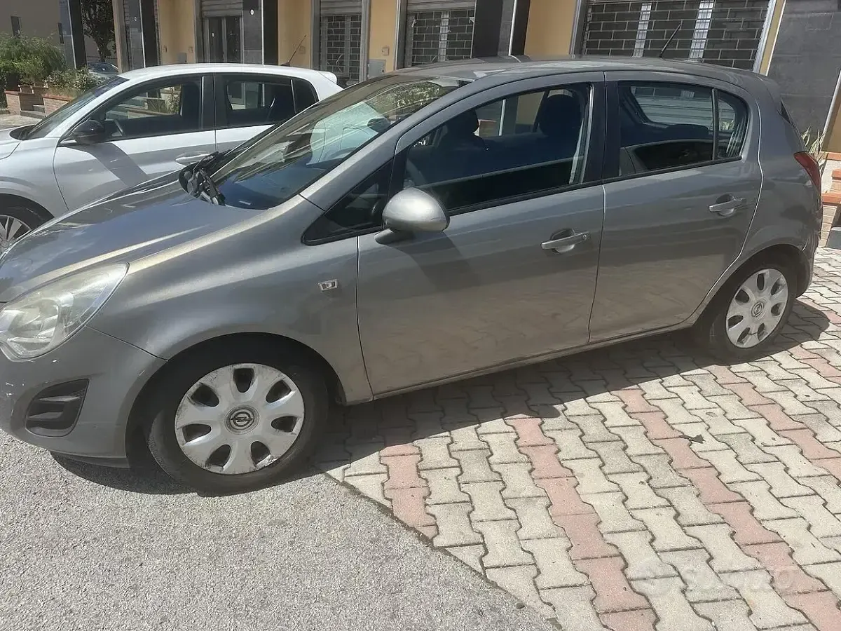 Usata Opel Corsa 85 CV (62 kW) 2011 Nero Utilitaria