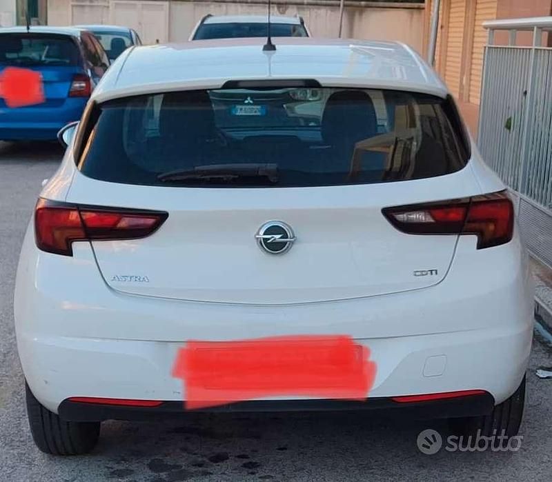Usata Opel Astra 60 CV (44 kW) 2016 Bianco