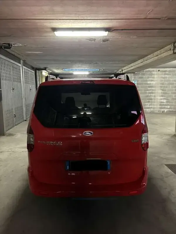 Usata Ford Tourneo Courier 101 CV (74 kW) 2018 Rosso Monovolume