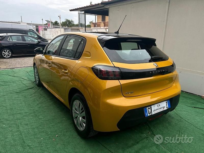 Usata Peugeot 208 Allure 75 CV (55 kW) 2023 Giallo Utilitaria