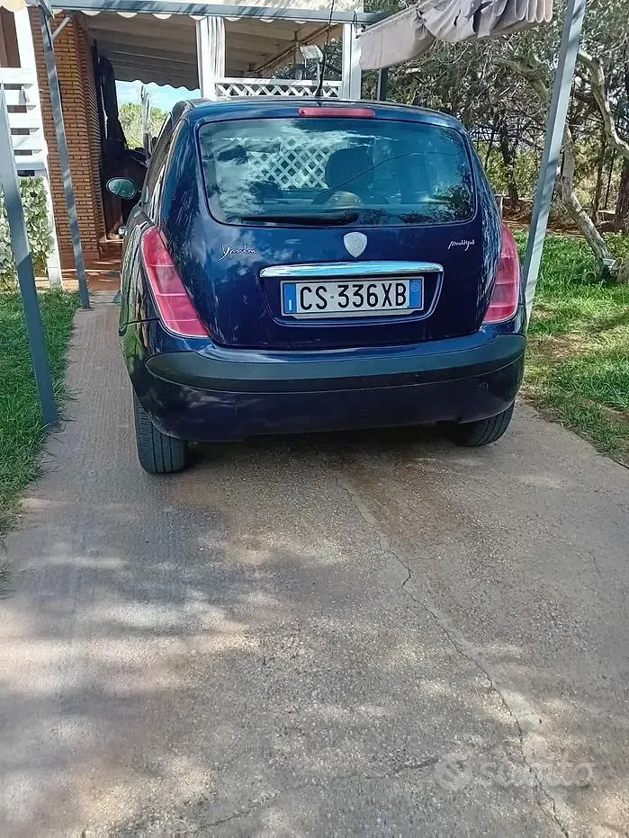 Usata Lancia Ypsilon 69 CV (50 kW) 2005 Bluazzurro Utilitaria