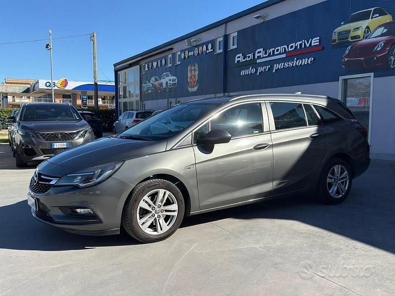 Usata Opel Astra Innovation 136 CV (100 kW) 2017 Marrone Station wagon