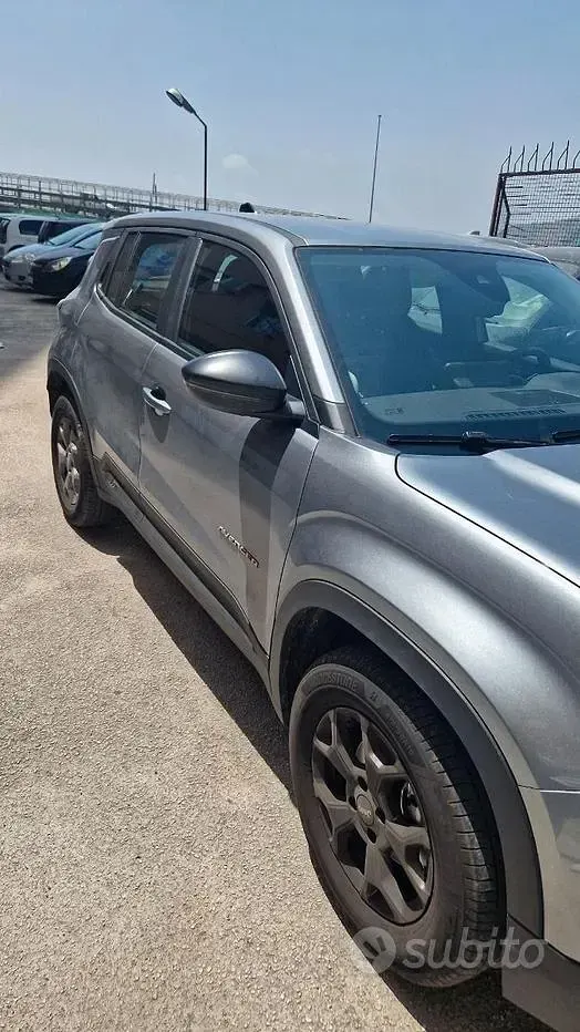 Usata Jeep Avenger 101 CV (74 kW) 2024 Grigio SUV