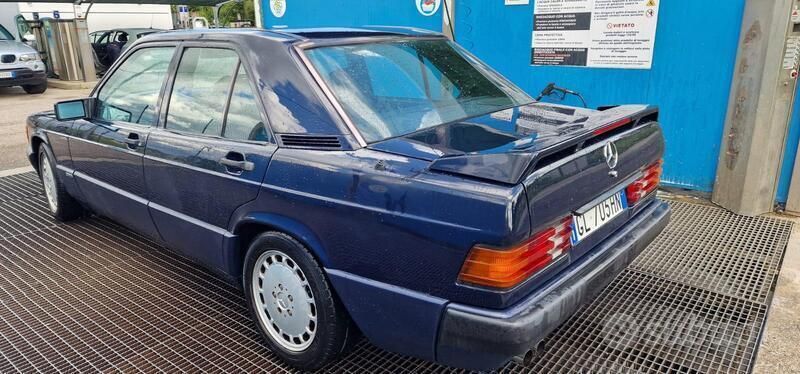 Usata Mercedes 190 166 CV (122 kW) 1991 Blu Berlina
