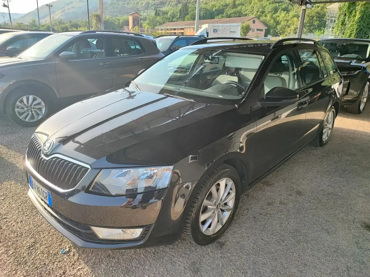 Usata Skoda Octavia Elegance 105 CV (77 kW) 2014 Nero Station wagon