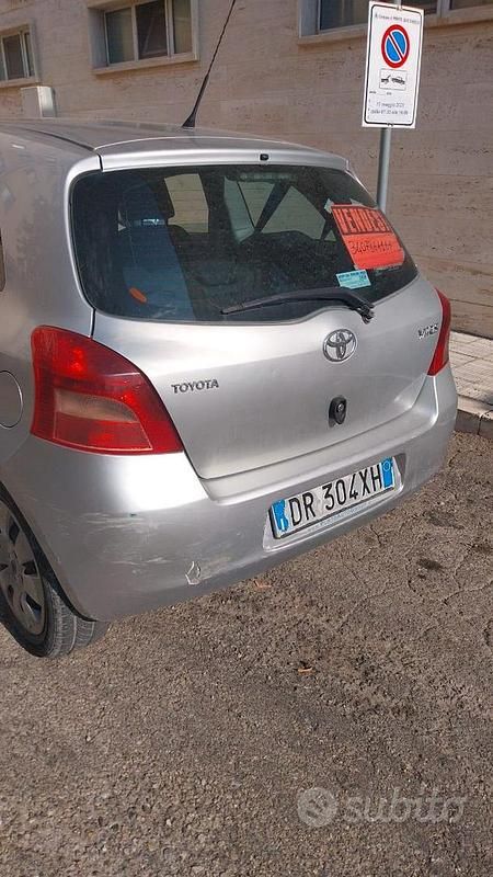 Usata Toyota Yaris 65 CV (47 kW) 2010 Grigio Utilitaria