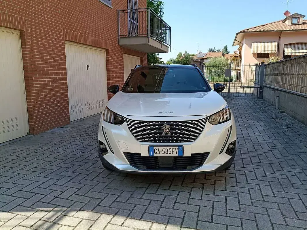 Usata Peugeot 2008 GTi 56 kW (77 CV) 2020 Bianco SUV