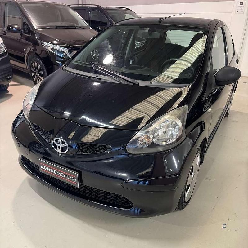Usata Toyota Aygo Sol 68 CV (50 kW) 2007 Grigio Utilitaria