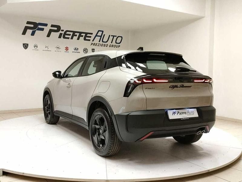 Usata Alfa Romeo Junior 136 CV (100 kW) 2025 Beige SUV
