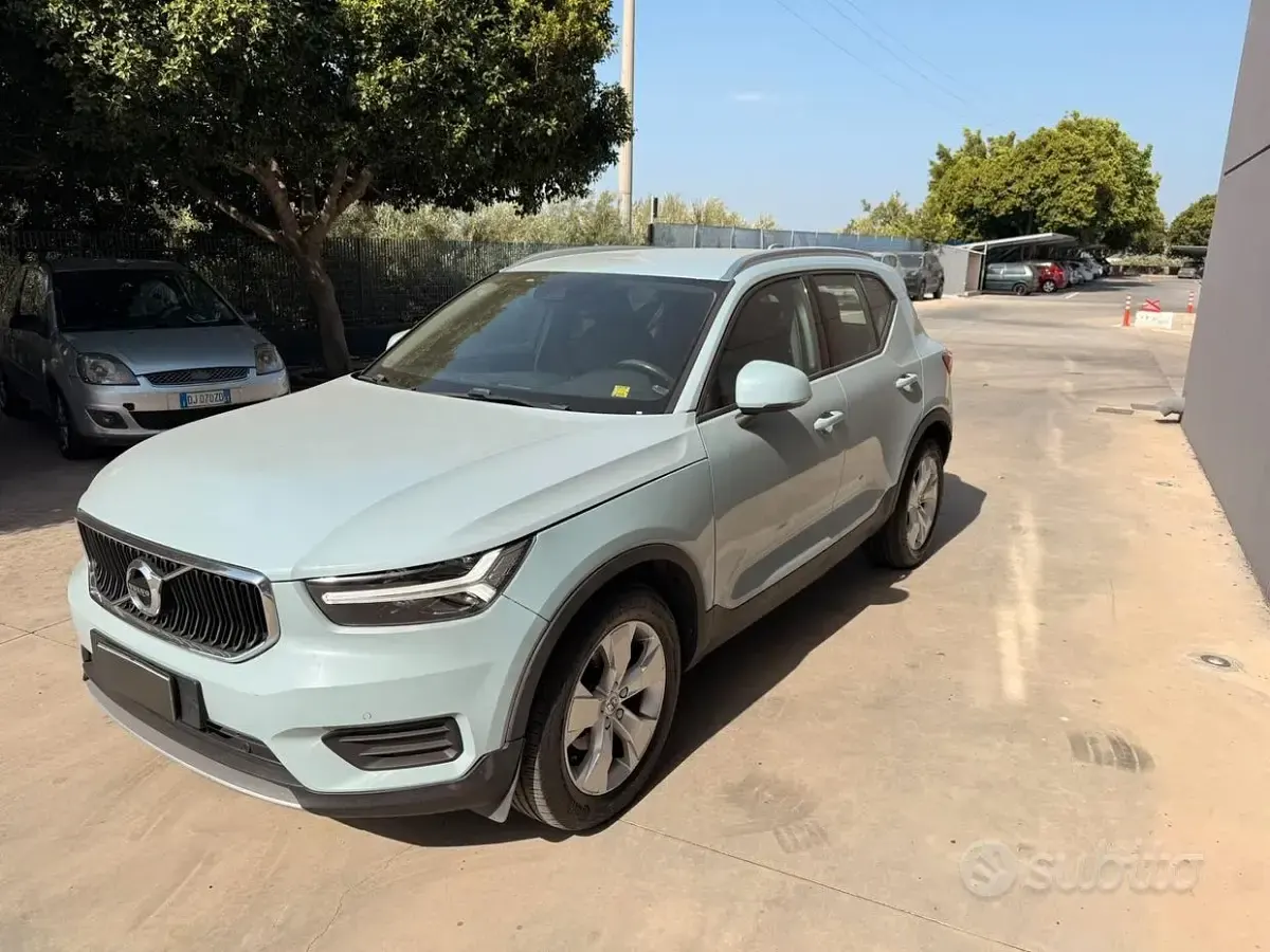 Usata Volvo XC40 Business Edition 150 CV (110 kW) 2019 Bluazzurro SUV