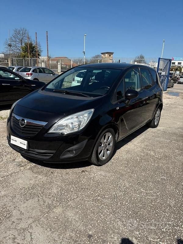 Usata Opel Meriva 100 CV (73 kW) 2011 Nero Monovolume