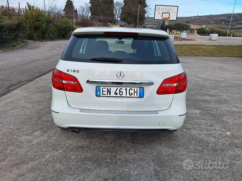 Usata Mercedes B180 Executive 122 CV (89 kW) 2012 Bianco Monovolume