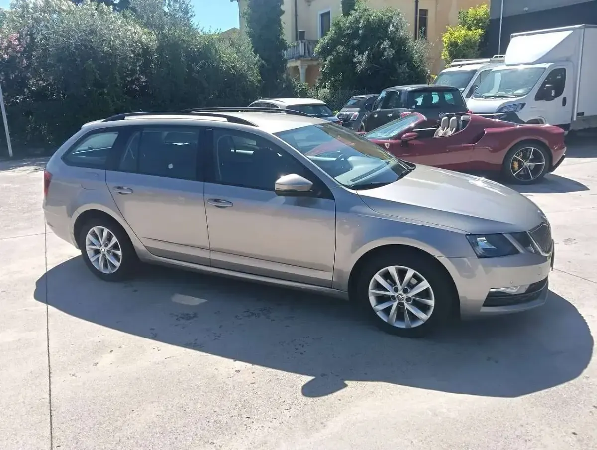 Usata Skoda Octavia Style 116 CV (85 kW) 2018 Champagne met. Station wagon