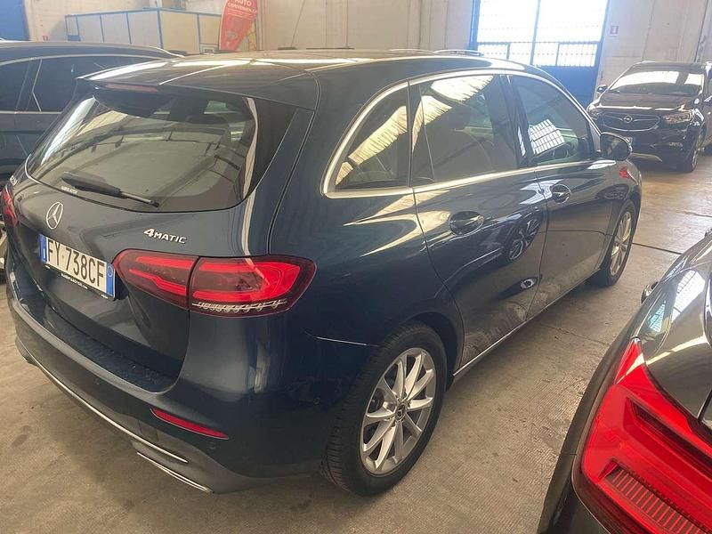 Usata Mercedes B220 190 CV (139 kW) 2019 Blu/azzurro Monovolume