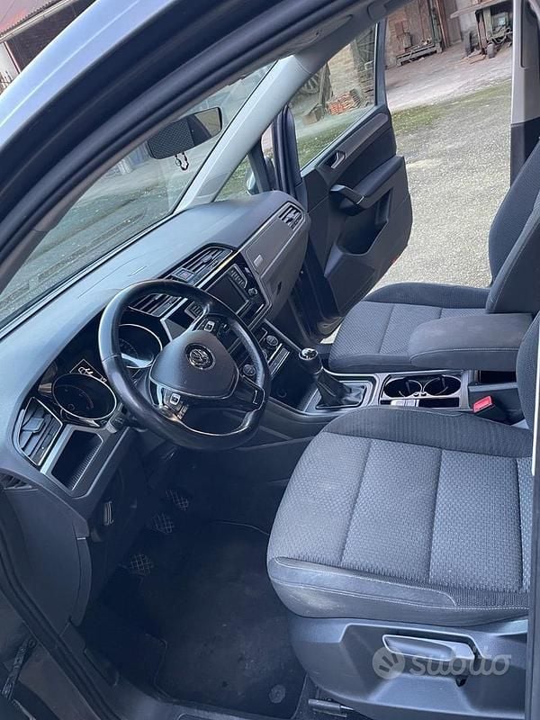 Usata VW Touran Comfortline 115 CV (84 kW) 2016 Grigio Monovolume