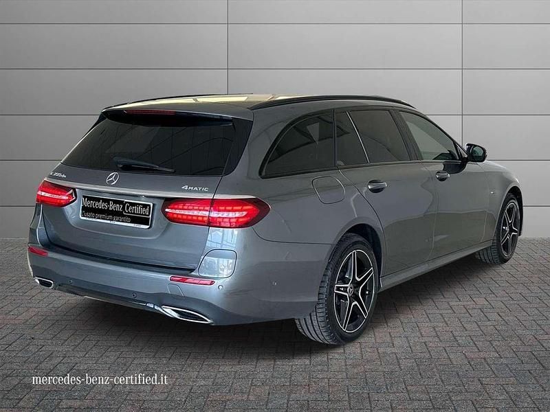 Usata Mercedes E300 AMG line 194 CV (142 kW) 2022 Grigio medio metallizzato Station wagon