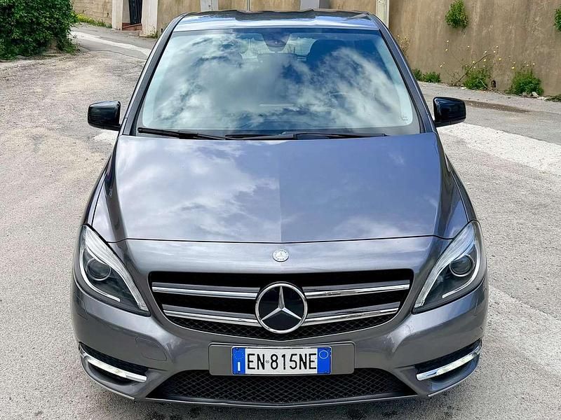 Usata Mercedes B180 Premium 109 CV (80 kW) 2012 Grigio Monovolume