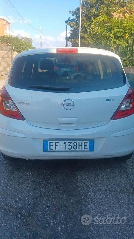 Usata Opel Corsa Edition 80 CV (58 kW) 2010 Bianco Berlina