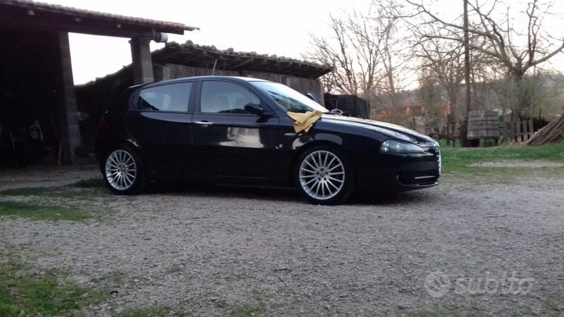 Nero Usata 2007 Alfa Romeo 147 Due volumi | 2000 € (Buon prezzo) - Immagine 1/4