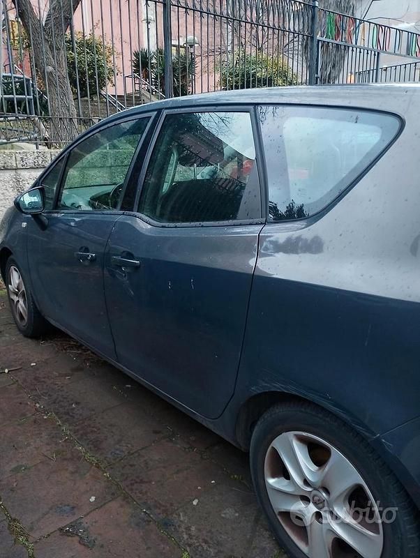 Usata Opel Meriva 95 CV (69 kW) 2016 Grigio Monovolume