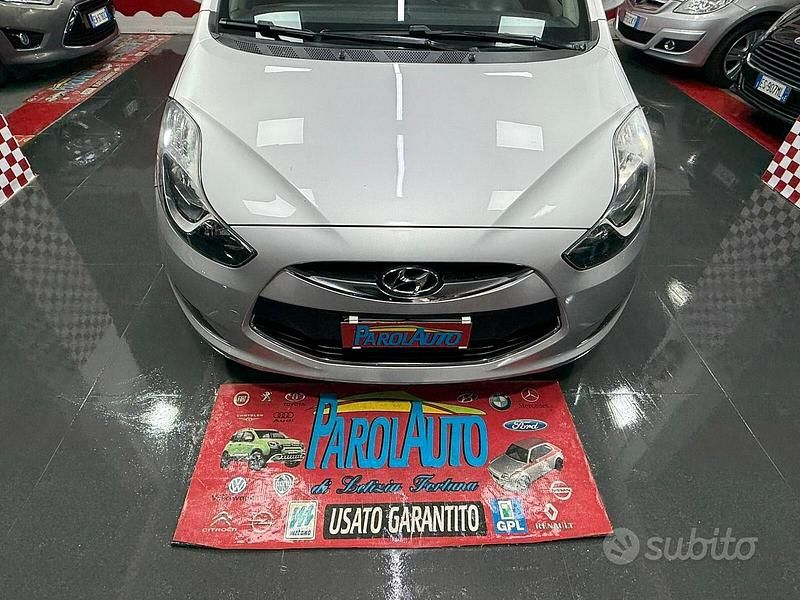 Usata Hyundai ix20 Comfort 90 CV (66 kW) 2013 Grigio Utilitaria